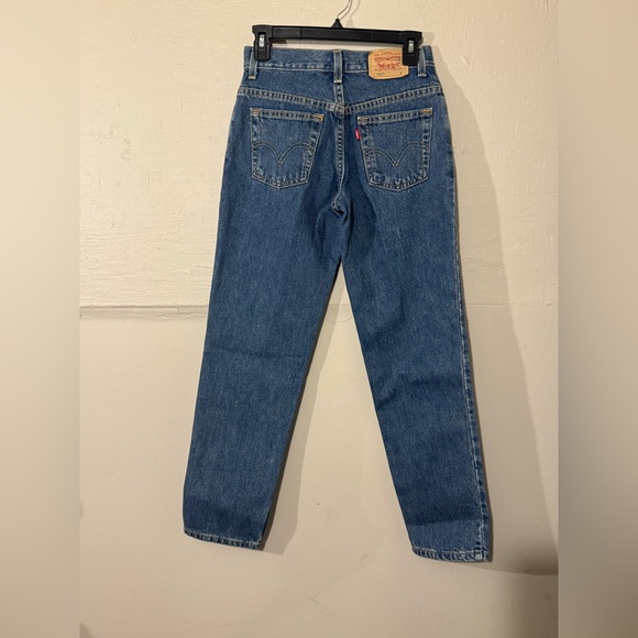 Levi's Women's Relaxed Jeans Size 2M - Picture 2 of 4